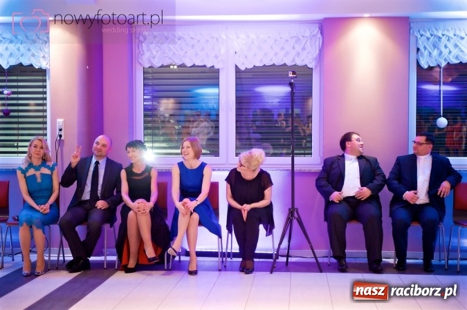 Zdjęcie w galerii na portalu naszraciborz.pl: Tak to było w Zakrzowie, czyli wspomnienie studniówki maturzystów II LO wiadomości z regionu