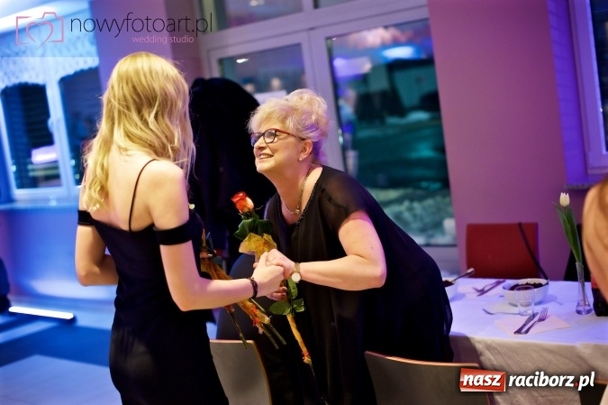 Zdjęcie w galerii na portalu naszraciborz.pl: Tak to było w Zakrzowie, czyli wspomnienie studniówki maturzystów II LO wiadomości z regionu