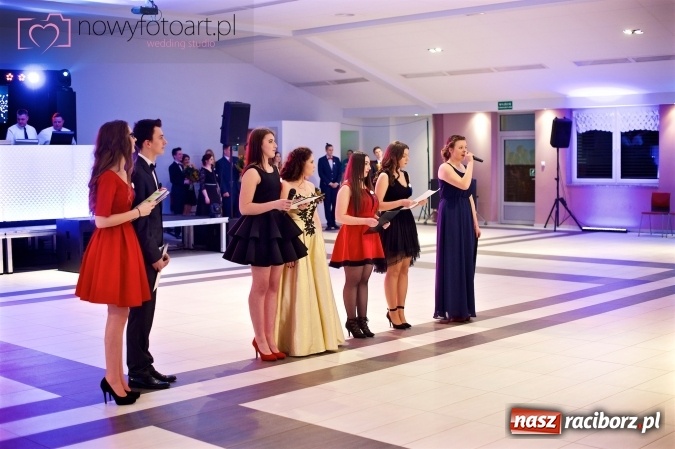 Zdjęcie w galerii na portalu naszraciborz.pl: Tak to było w Zakrzowie, czyli wspomnienie studniówki maturzystów II LO wiadomości z regionu