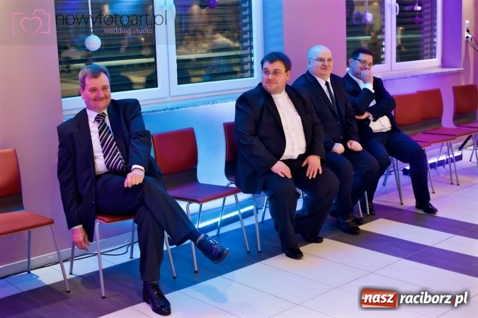 Zdjęcie w galerii na portalu naszraciborz.pl: Tak to było w Zakrzowie, czyli wspomnienie studniówki maturzystów II LO wiadomości z regionu