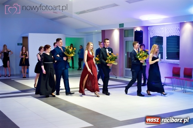 Zdjęcie w galerii na portalu naszraciborz.pl: Tak to było w Zakrzowie, czyli wspomnienie studniówki maturzystów II LO wiadomości z regionu