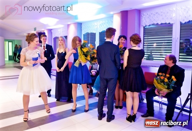 Zdjęcie w galerii na portalu naszraciborz.pl: Tak to było w Zakrzowie, czyli wspomnienie studniówki maturzystów II LO wiadomości z regionu