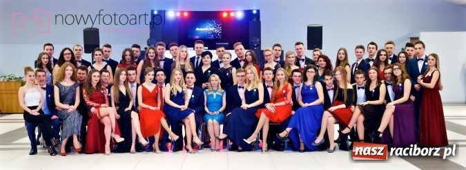 Zdjęcie w galerii na portalu naszraciborz.pl: Tak to było w Zakrzowie, czyli wspomnienie studniówki maturzystów II LO wiadomości z regionu