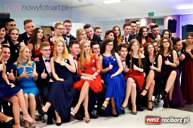 Zdjęcie w galerii na portalu naszraciborz.pl: Tak to było w Zakrzowie, czyli wspomnienie studniówki maturzystów II LO wiadomości z regionu