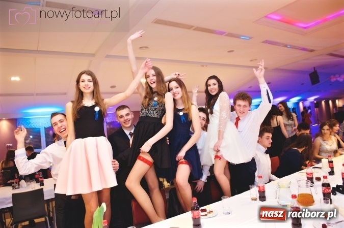 Zdjęcie w galerii na portalu naszraciborz.pl: Tak to było w Zakrzowie, czyli wspomnienie studniówki maturzystów II LO wiadomości z regionu