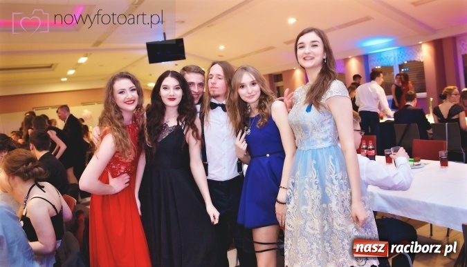 Zdjęcie w galerii na portalu naszraciborz.pl: Tak to było w Zakrzowie, czyli wspomnienie studniówki maturzystów II LO wiadomości z regionu