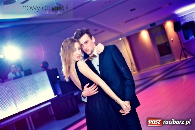 Zdjęcie w galerii na portalu naszraciborz.pl: Tak to było w Zakrzowie, czyli wspomnienie studniówki maturzystów II LO wiadomości z regionu