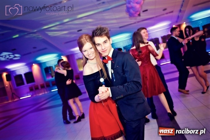 Zdjęcie w galerii na portalu naszraciborz.pl: Tak to było w Zakrzowie, czyli wspomnienie studniówki maturzystów II LO wiadomości z regionu