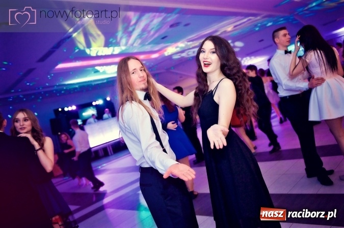 Zdjęcie w galerii na portalu naszraciborz.pl: Tak to było w Zakrzowie, czyli wspomnienie studniówki maturzystów II LO wiadomości z regionu