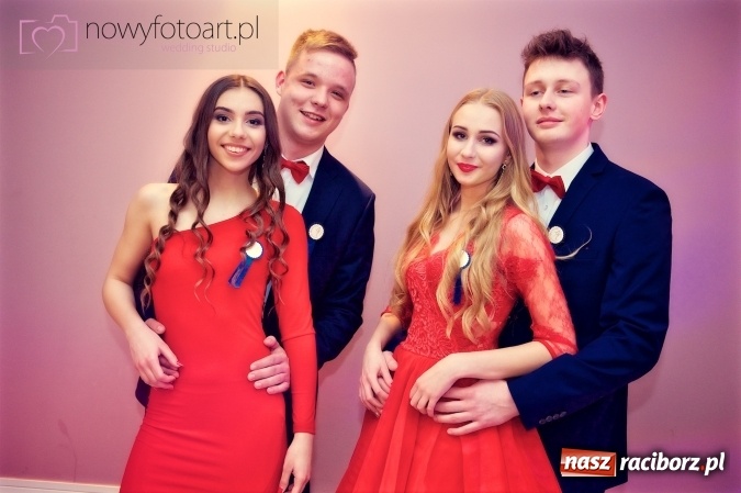 Zdjęcie w galerii na portalu naszraciborz.pl: Tak to było w Zakrzowie, czyli wspomnienie studniówki maturzystów II LO wiadomości z regionu