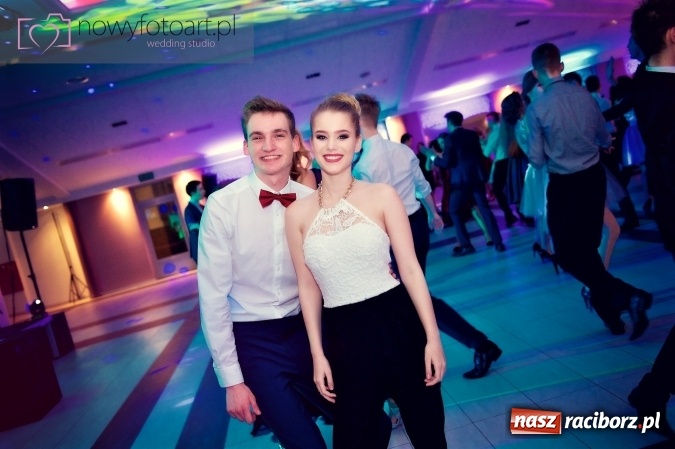 Zdjęcie w galerii na portalu naszraciborz.pl: Tak to było w Zakrzowie, czyli wspomnienie studniówki maturzystów II LO wiadomości z regionu