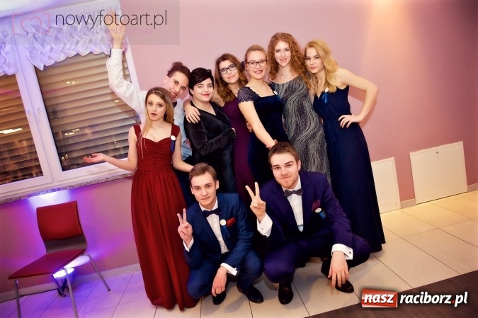 Zdjęcie w galerii na portalu naszraciborz.pl: Tak to było w Zakrzowie, czyli wspomnienie studniówki maturzystów II LO wiadomości z regionu