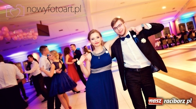 Zdjęcie w galerii na portalu naszraciborz.pl: Tak to było w Zakrzowie, czyli wspomnienie studniówki maturzystów II LO wiadomości z regionu