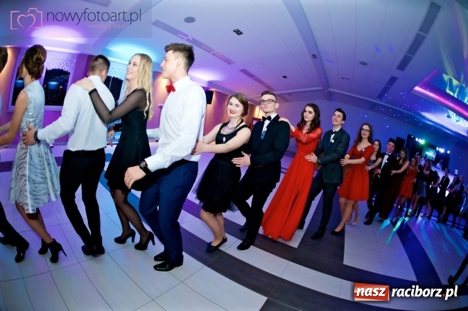 Zdjęcie w galerii na portalu naszraciborz.pl: Tak to było w Zakrzowie, czyli wspomnienie studniówki maturzystów II LO wiadomości z regionu