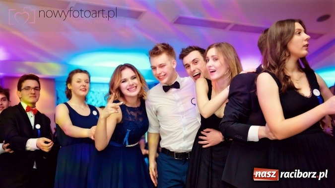 Zdjęcie w galerii na portalu naszraciborz.pl: Tak to było w Zakrzowie, czyli wspomnienie studniówki maturzystów II LO wiadomości z regionu