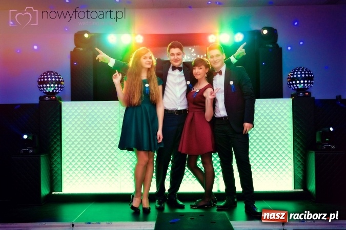 Zdjęcie w galerii na portalu naszraciborz.pl: Tak to było w Zakrzowie, czyli wspomnienie studniówki maturzystów II LO wiadomości z regionu