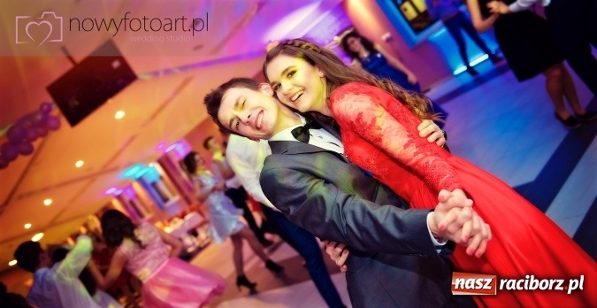 Zdjęcie w galerii na portalu naszraciborz.pl: Tak to było w Zakrzowie, czyli wspomnienie studniówki maturzystów II LO wiadomości z regionu