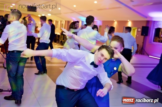 Zdjęcie w galerii na portalu naszraciborz.pl: Tak to było w Zakrzowie, czyli wspomnienie studniówki maturzystów II LO wiadomości z regionu