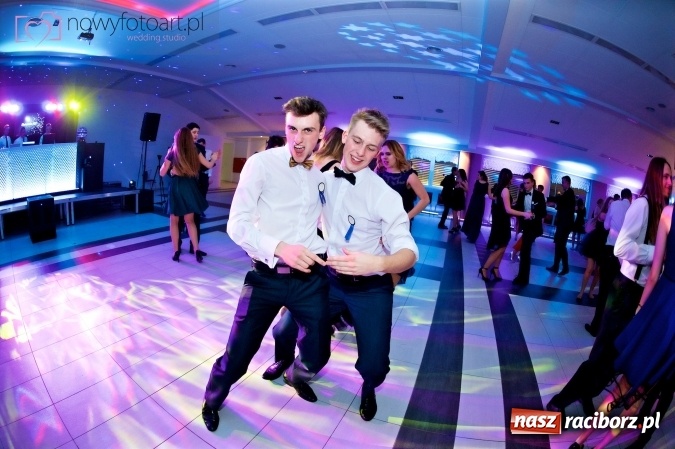 Zdjęcie w galerii na portalu naszraciborz.pl: Tak to było w Zakrzowie, czyli wspomnienie studniówki maturzystów II LO wiadomości z regionu