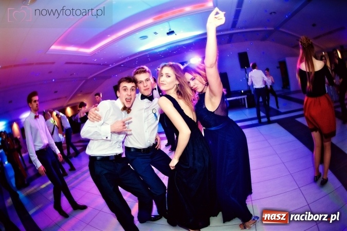 Zdjęcie w galerii na portalu naszraciborz.pl: Tak to było w Zakrzowie, czyli wspomnienie studniówki maturzystów II LO wiadomości z regionu