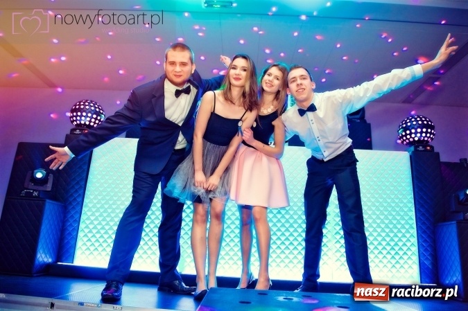 Zdjęcie w galerii na portalu naszraciborz.pl: Tak to było w Zakrzowie, czyli wspomnienie studniówki maturzystów II LO wiadomości z regionu