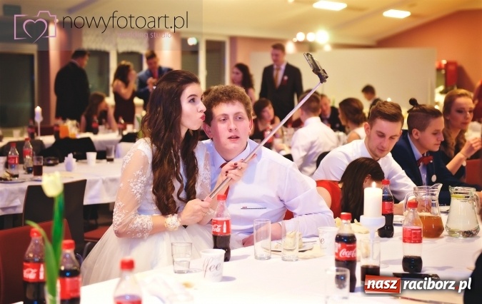 Zdjęcie w galerii na portalu naszraciborz.pl: Tak to było w Zakrzowie, czyli wspomnienie studniówki maturzystów II LO wiadomości z regionu