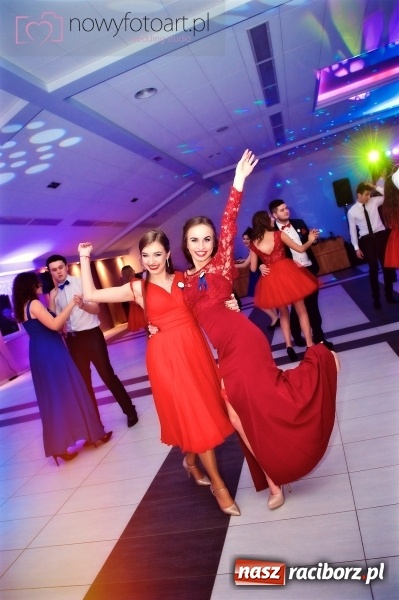 Zdjęcie w galerii na portalu naszraciborz.pl: Tak to było w Zakrzowie, czyli wspomnienie studniówki maturzystów II LO wiadomości z regionu