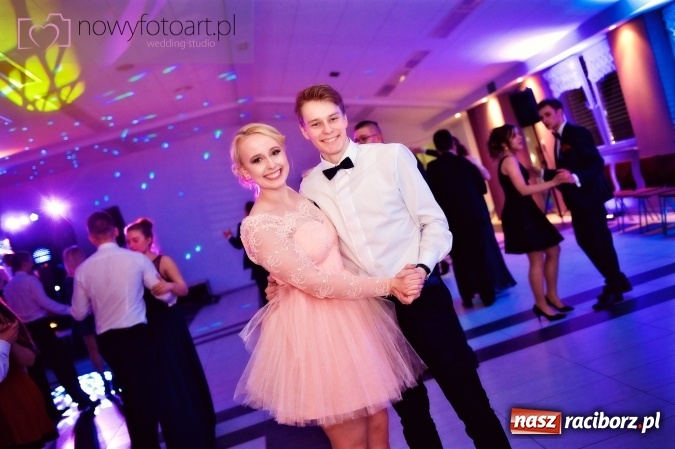 Zdjęcie w galerii na portalu naszraciborz.pl: Tak to było w Zakrzowie, czyli wspomnienie studniówki maturzystów II LO wiadomości z regionu