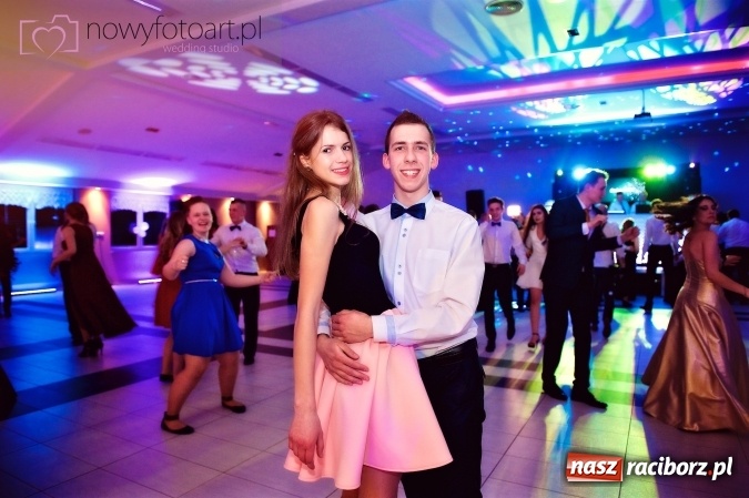 Zdjęcie w galerii na portalu naszraciborz.pl: Tak to było w Zakrzowie, czyli wspomnienie studniówki maturzystów II LO wiadomości z regionu