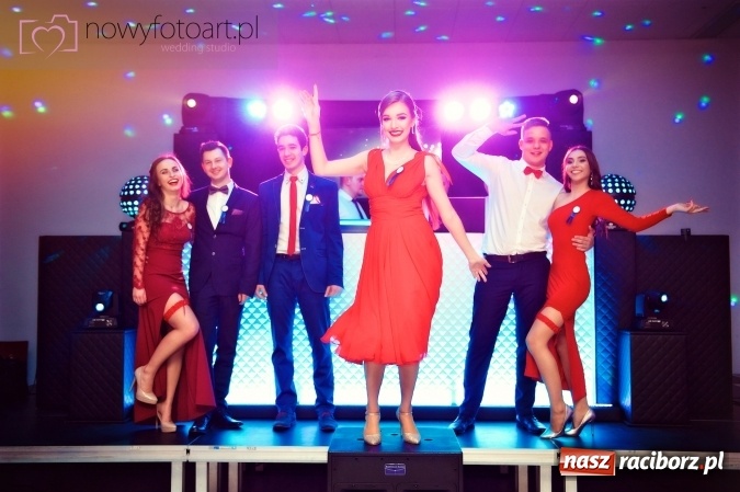 Zdjęcie w galerii na portalu naszraciborz.pl: Tak to było w Zakrzowie, czyli wspomnienie studniówki maturzystów II LO wiadomości z regionu