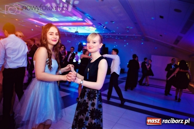 Zdjęcie w galerii na portalu naszraciborz.pl: Tak to było w Zakrzowie, czyli wspomnienie studniówki maturzystów II LO wiadomości z regionu