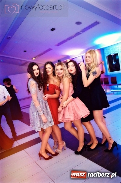 Zdjęcie w galerii na portalu naszraciborz.pl: Tak to było w Zakrzowie, czyli wspomnienie studniówki maturzystów II LO wiadomości z regionu