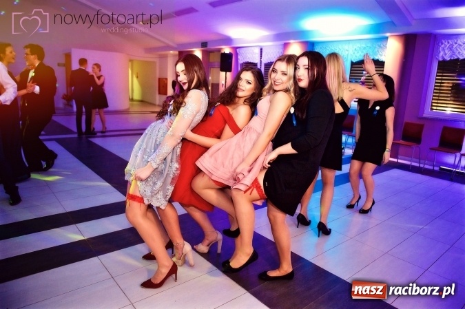 Zdjęcie w galerii na portalu naszraciborz.pl: Tak to było w Zakrzowie, czyli wspomnienie studniówki maturzystów II LO wiadomości z regionu