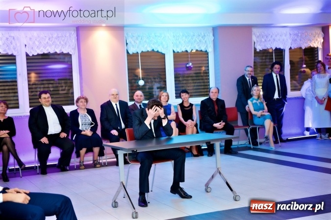 Zdjęcie w galerii na portalu naszraciborz.pl: Tak to było w Zakrzowie, czyli wspomnienie studniówki maturzystów II LO wiadomości z regionu