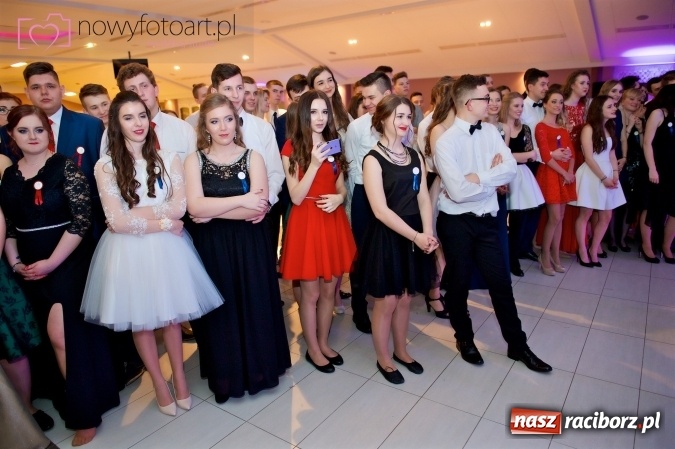 Zdjęcie w galerii na portalu naszraciborz.pl: Tak to było w Zakrzowie, czyli wspomnienie studniówki maturzystów II LO wiadomości z regionu