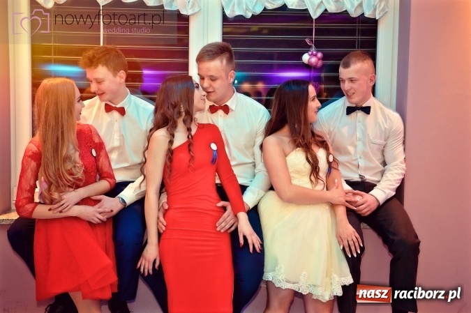 Zdjęcie w galerii na portalu naszraciborz.pl: Tak to było w Zakrzowie, czyli wspomnienie studniówki maturzystów II LO wiadomości z regionu