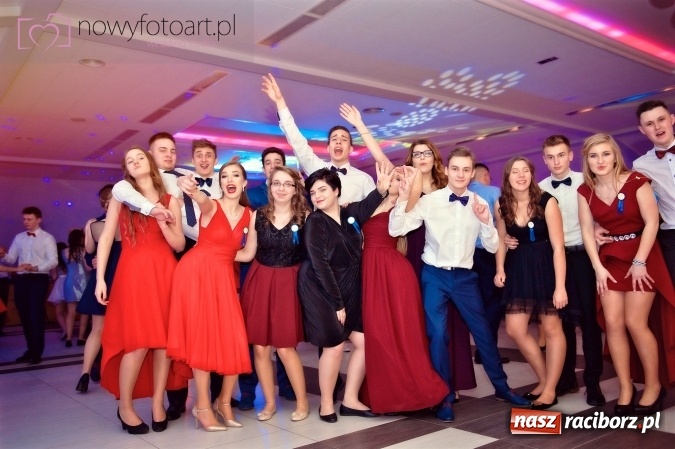 Zdjęcie w galerii na portalu naszraciborz.pl: Tak to było w Zakrzowie, czyli wspomnienie studniówki maturzystów II LO wiadomości z regionu