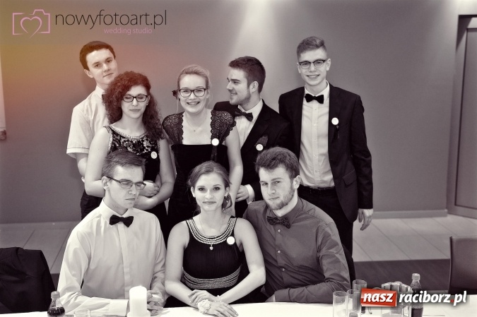 Zdjęcie w galerii na portalu naszraciborz.pl: Tak to było w Zakrzowie, czyli wspomnienie studniówki maturzystów II LO wiadomości z regionu