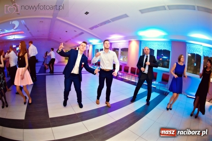 Zdjęcie w galerii na portalu naszraciborz.pl: Tak to było w Zakrzowie, czyli wspomnienie studniówki maturzystów II LO wiadomości z regionu