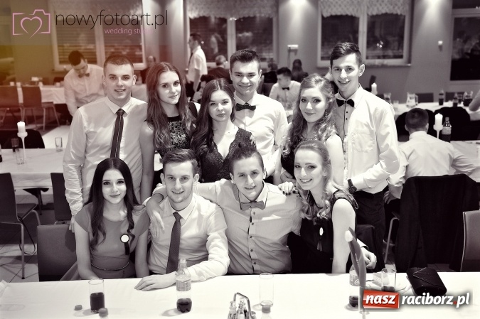 Zdjęcie w galerii na portalu naszraciborz.pl: Tak to było w Zakrzowie, czyli wspomnienie studniówki maturzystów II LO wiadomości z regionu