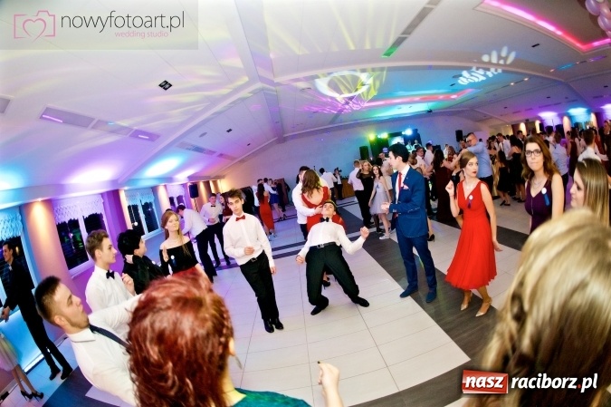 Zdjęcie w galerii na portalu naszraciborz.pl: Tak to było w Zakrzowie, czyli wspomnienie studniówki maturzystów II LO wiadomości z regionu