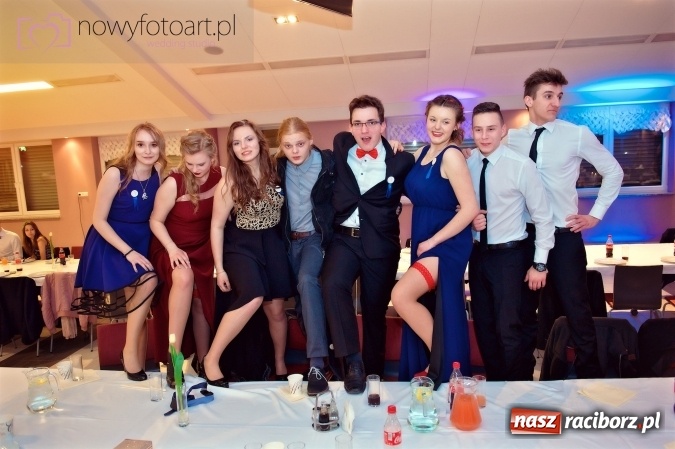 Zdjęcie w galerii na portalu naszraciborz.pl: Tak to było w Zakrzowie, czyli wspomnienie studniówki maturzystów II LO wiadomości z regionu