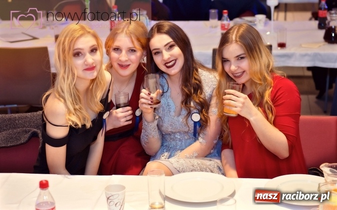 Zdjęcie w galerii na portalu naszraciborz.pl: Tak to było w Zakrzowie, czyli wspomnienie studniówki maturzystów II LO wiadomości z regionu