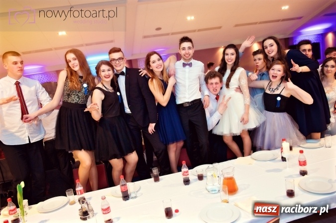 Zdjęcie w galerii na portalu naszraciborz.pl: Tak to było w Zakrzowie, czyli wspomnienie studniówki maturzystów II LO wiadomości z regionu