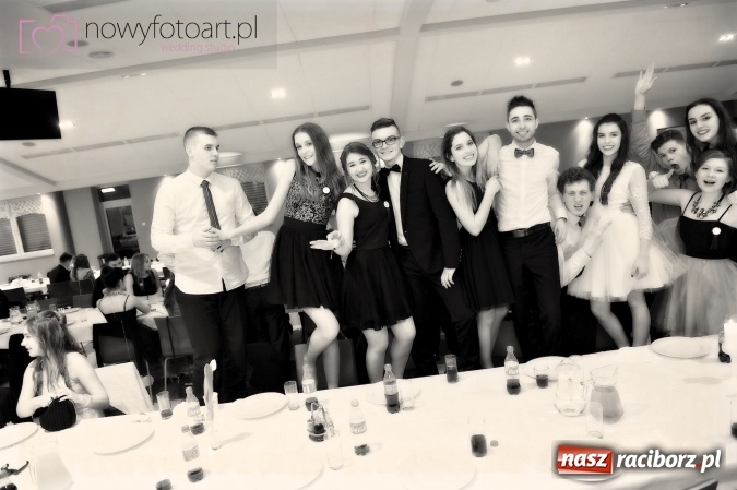 Zdjęcie w galerii na portalu naszraciborz.pl: Tak to było w Zakrzowie, czyli wspomnienie studniówki maturzystów II LO wiadomości z regionu