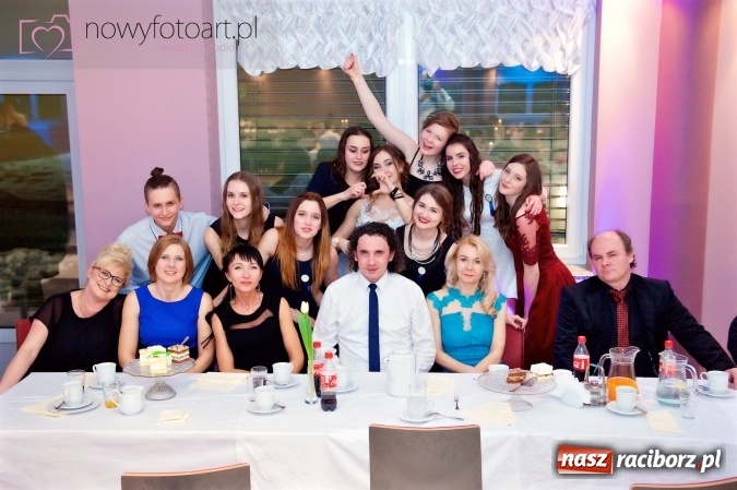 Zdjęcie w galerii na portalu naszraciborz.pl: Tak to było w Zakrzowie, czyli wspomnienie studniówki maturzystów II LO wiadomości z regionu