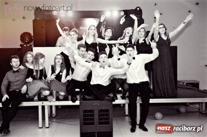 Zdjęcie w galerii na portalu naszraciborz.pl: Tak to było w Zakrzowie, czyli wspomnienie studniówki maturzystów II LO wiadomości z regionu