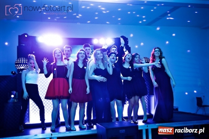 Zdjęcie w galerii na portalu naszraciborz.pl: Tak to było w Zakrzowie, czyli wspomnienie studniówki maturzystów II LO wiadomości z regionu