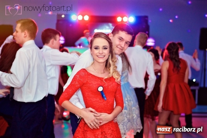 Zdjęcie w galerii na portalu naszraciborz.pl: Tak to było w Zakrzowie, czyli wspomnienie studniówki maturzystów II LO wiadomości z regionu