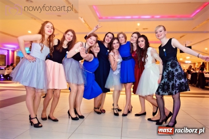 Zdjęcie w galerii na portalu naszraciborz.pl: Tak to było w Zakrzowie, czyli wspomnienie studniówki maturzystów II LO wiadomości z regionu